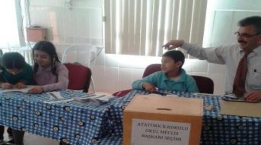 Hisarcık Atat&uuml;rk İlkokulu'nda &Ouml;ğrenci Meclisi Başkanlığı Se&ccedil;imi