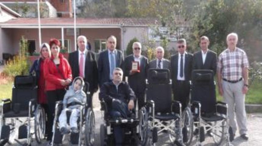 4 Ağır Engelli, Tekerlekli Sandalyesine Kavuştu