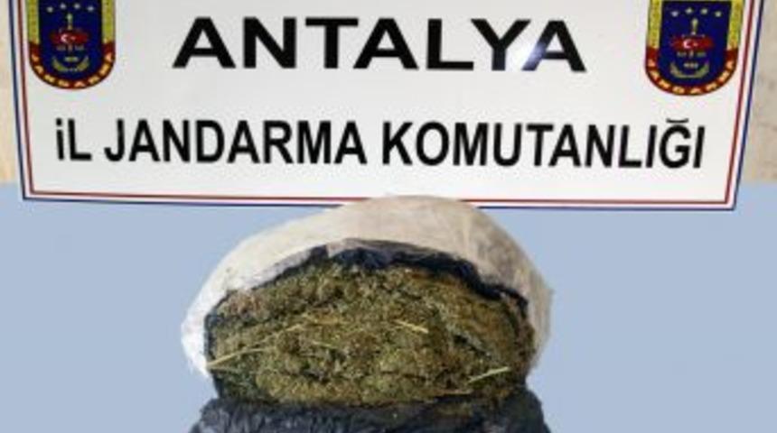 Valizden 1,5 Kilogram Esrar Çıktı