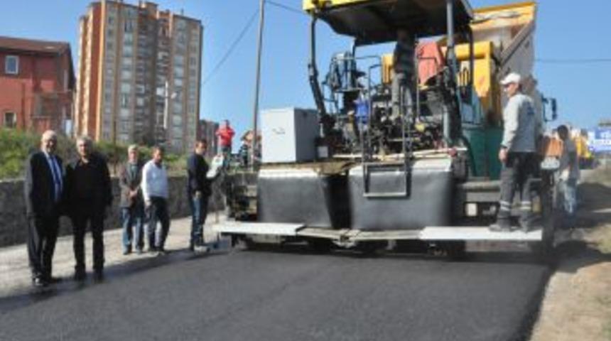 &Ouml;merli Ve &Ouml;ren&rsquo;de Asfalt &Ccedil;alışmaları S&uuml;r&uuml;yor