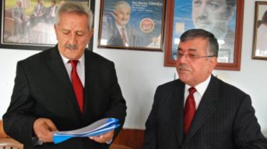 40 Yıllık CHP'li Eski Belediye Başkanı AK Parti'ye Aday Adaylığı I&ccedil;in Başvurdu