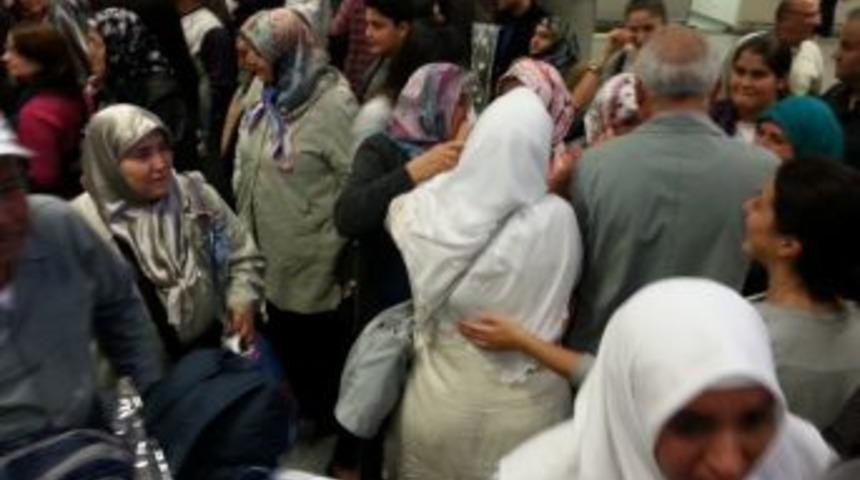 İlk Hac Kafilesi İzmir'e D&ouml;nd&uuml;