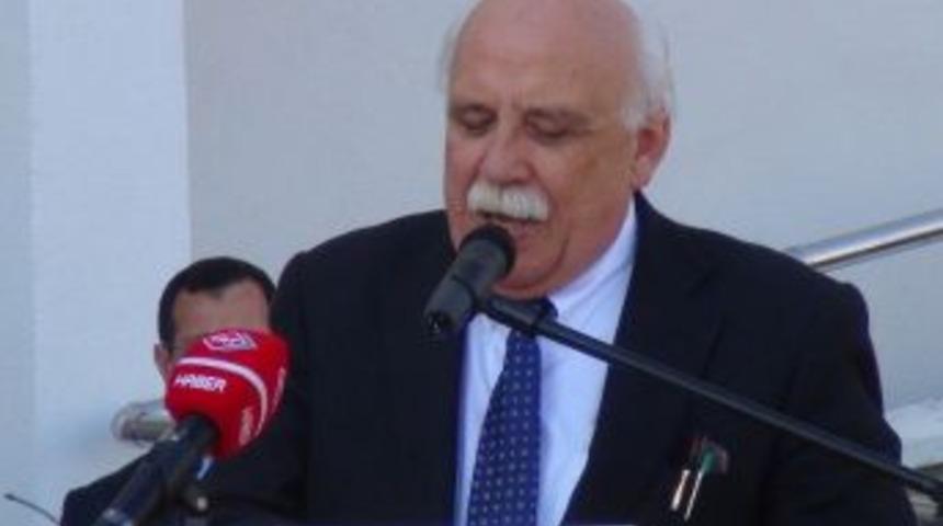 Bakan Avcı, &Ouml;ğretmenleri Kutladı