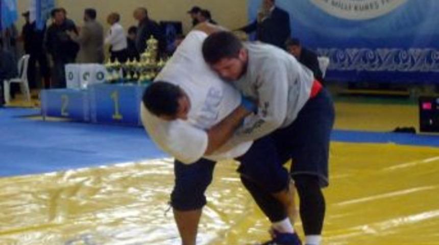 İsa G&ouml;&ccedil;en, Kırım Tatar Milli G&uuml;reşleri&rsquo;nden G&uuml;m&uuml;ş Madalya İle D&ouml;nd&uuml;