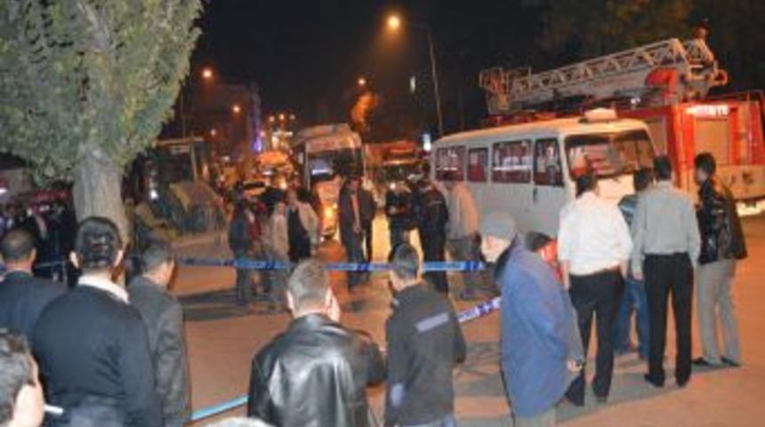 S&uuml;r&uuml;c&uuml;ler Arasında Silahlı Kavga: 3 Yaralı