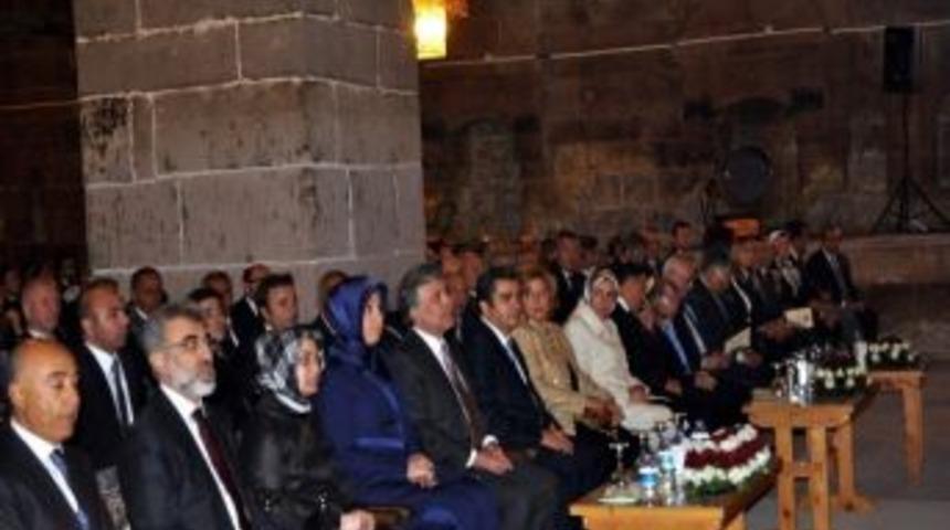 Cumhurbaşkanı G&uuml;l, Tarihi Handa Konser Dinledi