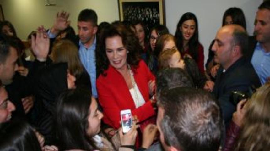 H&uuml;lya Ko&ccedil;yiğit I&ccedil;in &lsquo;saygı Gecesi&rsquo; D&uuml;zenlendi