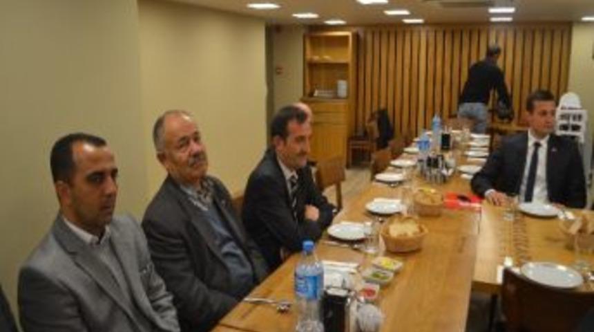 Akay: "ak Parti&rsquo;nin Eksikliği Chp&rsquo;yi Favori Parti Yaptı"