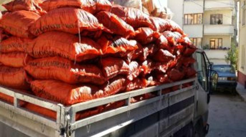 İhtiya&ccedil; Sahibi 40 Aileye K&ouml;m&uuml;r Yardımı Yapıldı