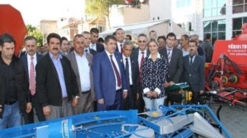 Tanrıverdi Ve Yurttaş Devlet Destekli Makinaları Dağıttı