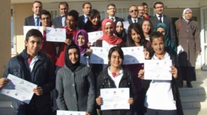 72 Öğrenciye TUBİTAK Katılım Belgesi Verildi