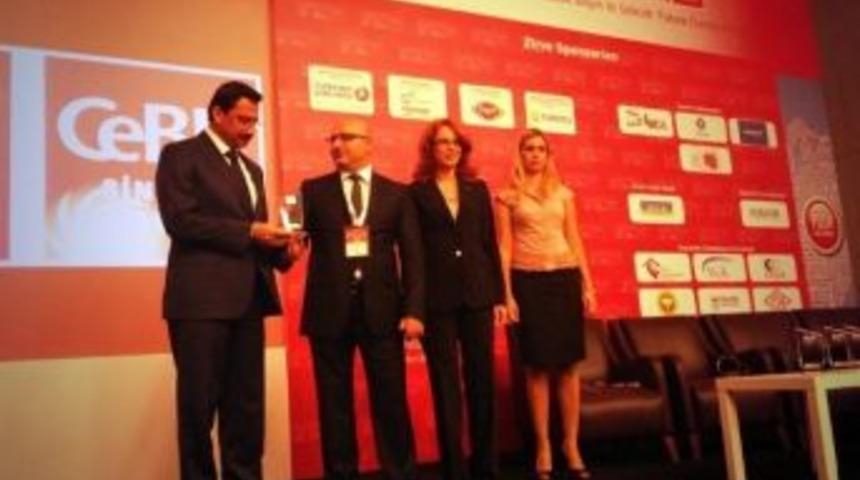 Sosyal Medyanın Şampiyonu Başkan Ak &Ouml;d&uuml;l&uuml;n&uuml; Aldı