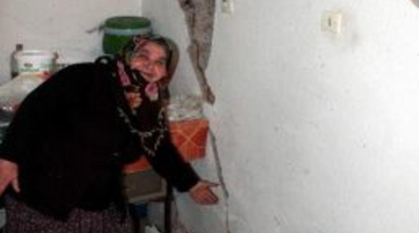 (&ouml;zel Haber) Bu K&ouml;yde Her G&uuml;n Deprem Oluyor