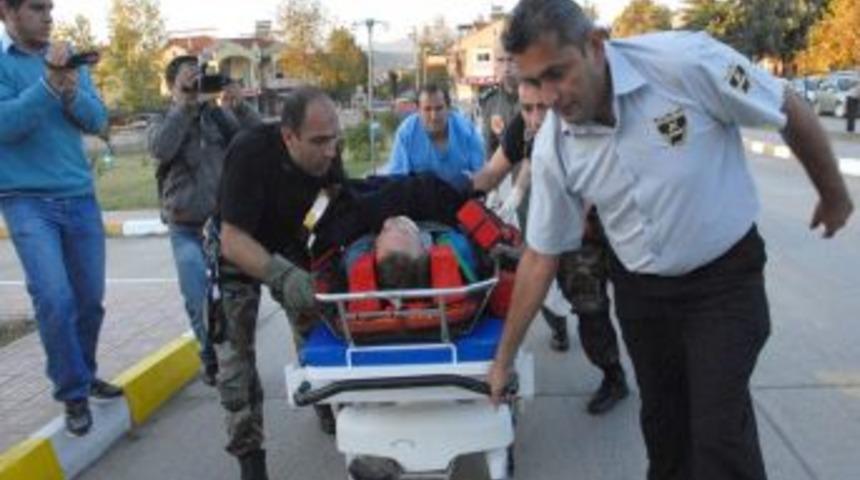 200 Metreden Kayalıklara Düşen Yamaç Paraşütü Pilotu Helikopterle Kurtarıldı