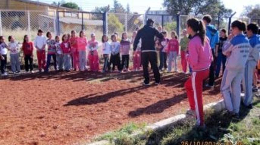 Gediz&rsquo;de 29 Ekim Cumhuriyet Bayramı Kutlamaları Atletizm Şenliği İle Başladı