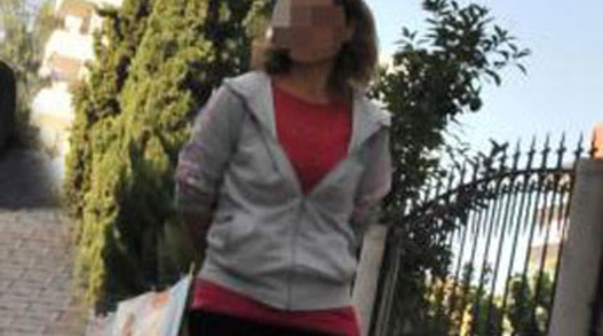 Eli kınalı gelini sokağa attı