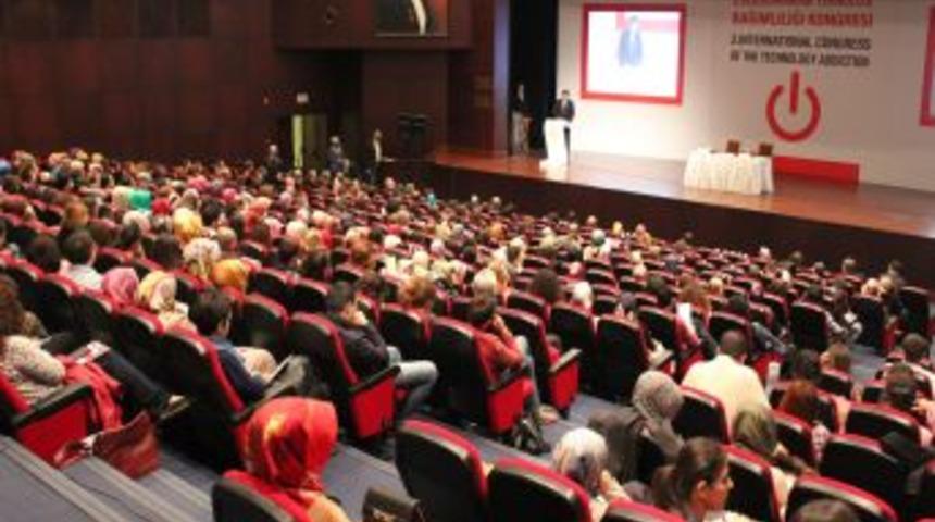 Teknoloji Bağımlılığı İstanbul'da Masaya Yatırılıyor