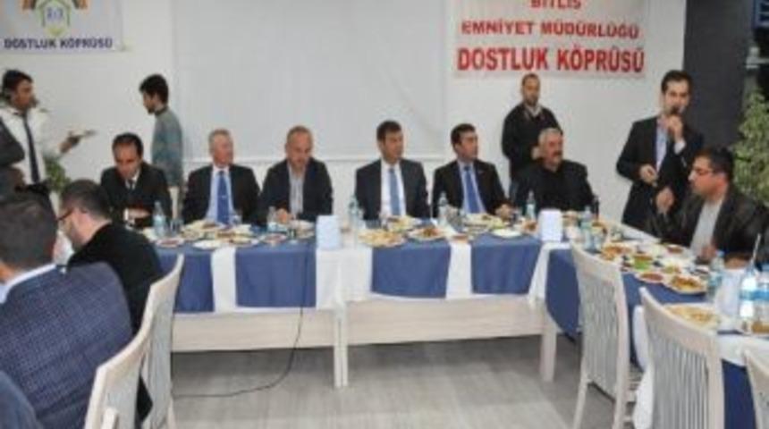 &Ouml;n Yargıları Kıran Muhtarlar Dostluk K&ouml;pr&uuml;s&uuml; Kurdu