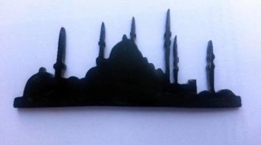 Ok&ccedil;u Kaymakam Manda Boynuzundan İstanbul Silueti Yaptı