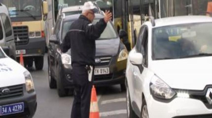 Bayram Provası Trafiği Kilitledi