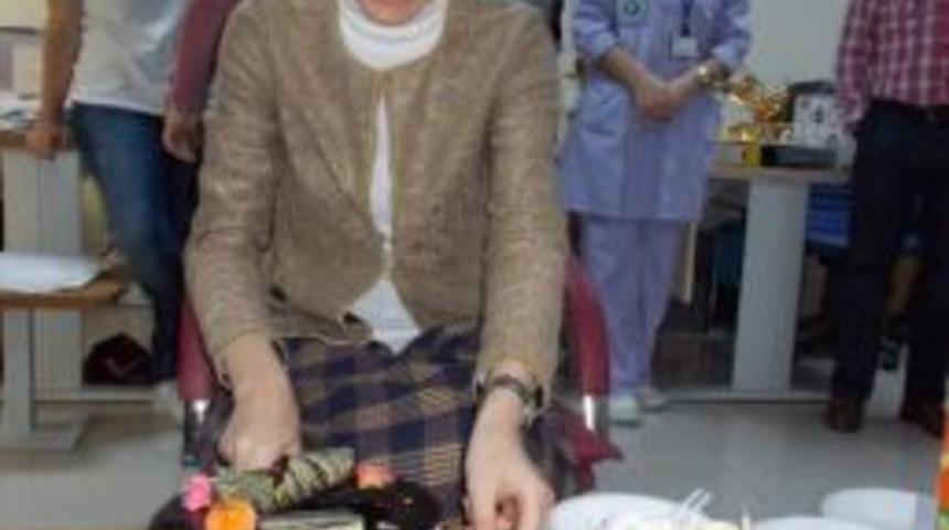 Başhekime Hastanede S&uuml;rpriz Doğum G&uuml;n&uuml;