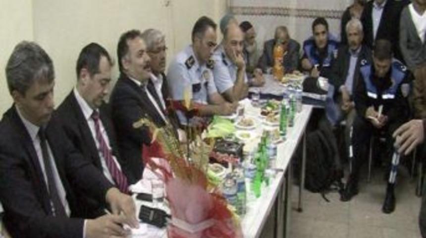 Polis İle Vatandaşlar Kıraathanede Bir Araya Geldi