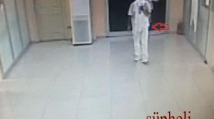 Yolda Y&uuml;r&uuml;yen Vatandaşın 50 Bin Lirasını &Ccedil;aldılar