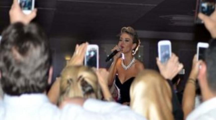 İneg&ouml;lspor, 30'uncu Yılını G&uuml;lben Ergen Konseriyle Kutladı