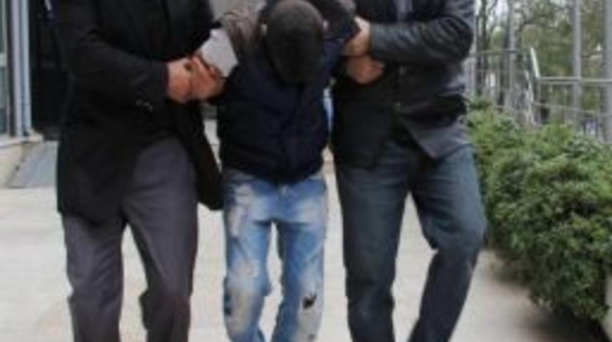 T&uuml;rbe Hırsızları, T&ouml;vbe Edip Namaz Kıldıklarını İleri S&uuml;rd&uuml;