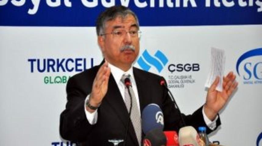 Milli Savunma Bakanı İsmet Yılmaz: