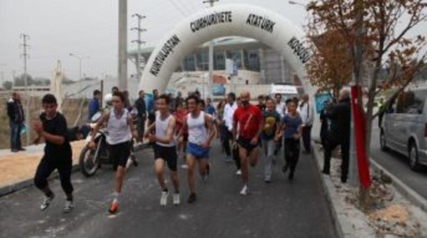 Nil&uuml;fer&rsquo;de Cumhuriyet Koşusu