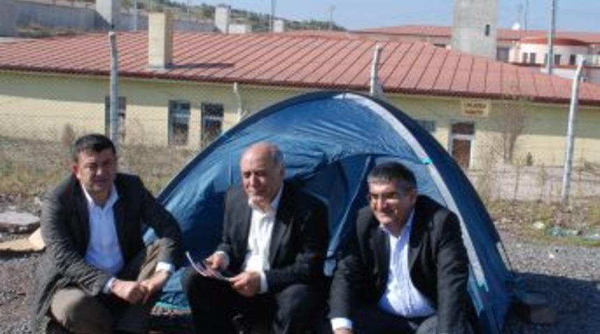 Alınak'ın, Kandıra Cezaevi &Ouml;n&uuml;ndeki Eylemine CHP&rsquo;li Vekiller Destek Verdi
