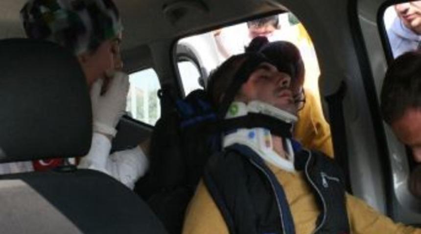 D&uuml;zce&rsquo;de Kamyon Otomobile &Ccedil;arptı: 1 Yaralı