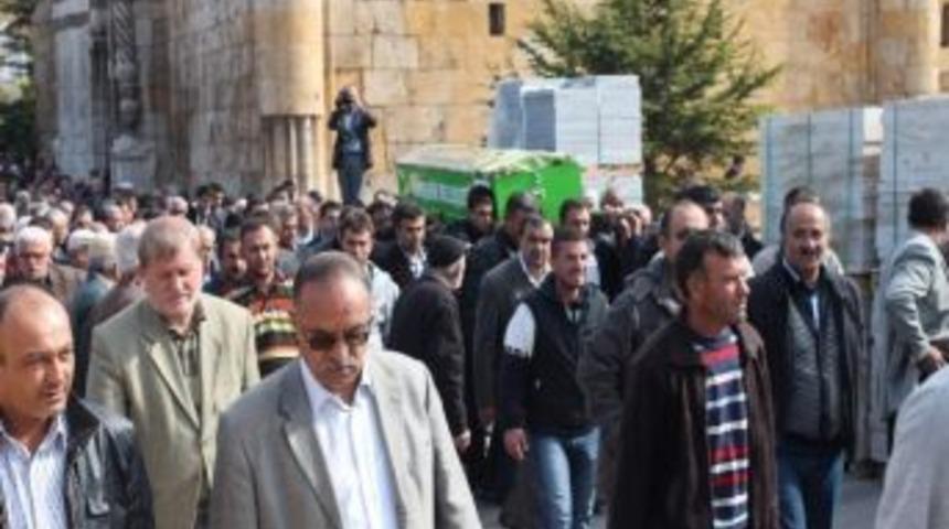 Ankara&rsquo;da &Ouml;ld&uuml;r&uuml;len Kezban &Ouml;ğretmenin Cenazesi Toprağa Verildi