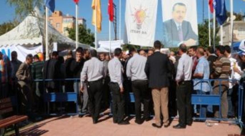 Ak Parti Adana'da Temay&uuml;l Yoklaması Yaptı
