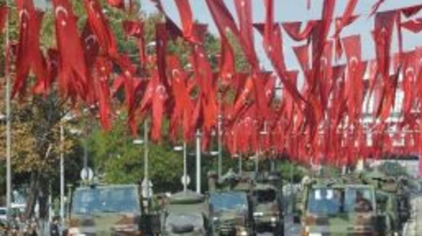 29 Ekim Provası Trafiği Fel&ccedil; Etti