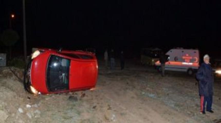 16 Yaşındaki S&uuml;r&uuml;c&uuml;, Emanet Arabayla Kaza Yaptı
