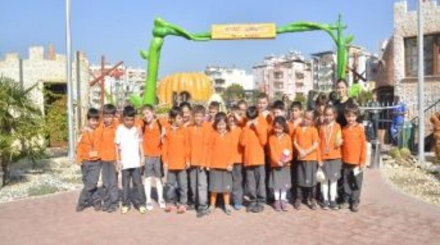 Torbalılı Minikler Masal D&uuml;nyası Parkı'na Bayıldı