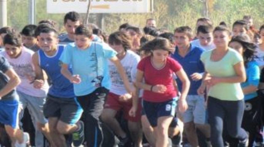 &Ouml;demişli Gen&ccedil;ler Atat&uuml;rk İ&ccedil;in Koştu