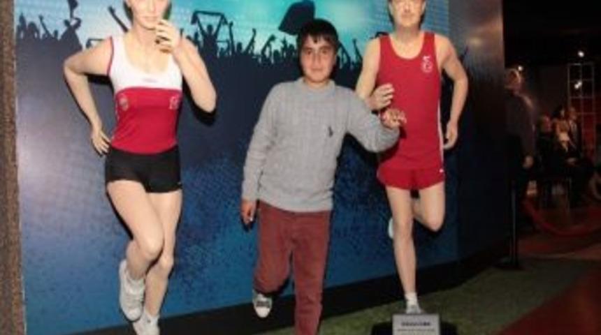 &Ouml;ğrenciler Balmumu Heykeller M&uuml;zesi&rsquo;ni Gezdi