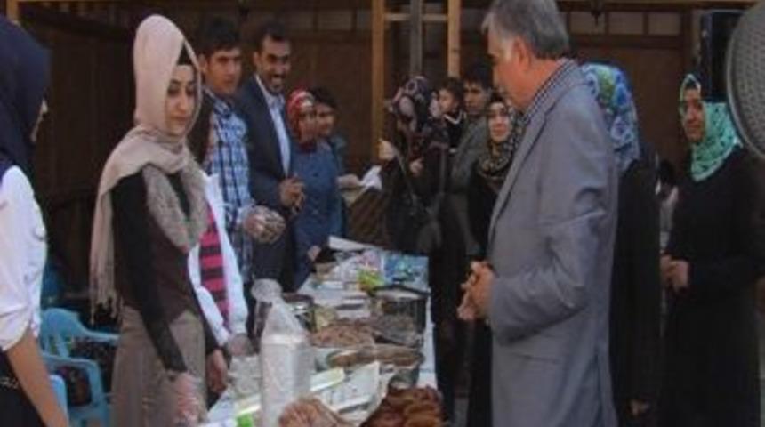Kız Kuran Kursları Yararına Kermes D&uuml;zenlendi