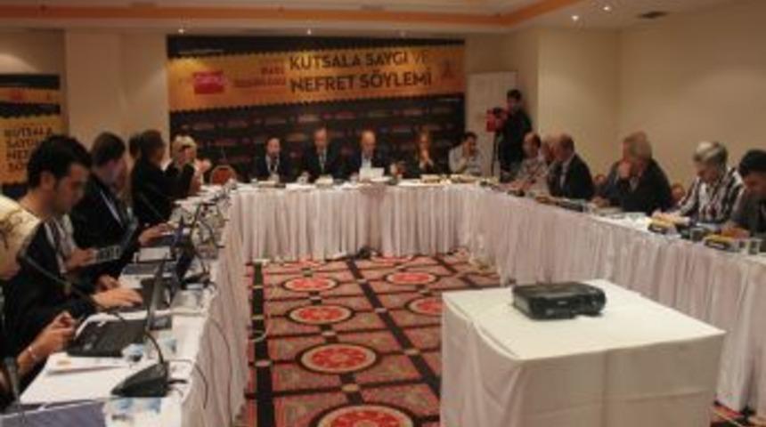 Berat &Ouml;zipek: Nefret S&ouml;ylemleri Ahlaki Kınanmayı Hak Eder