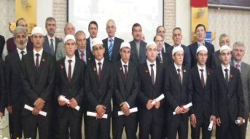 Kur&rsquo;an Hafızları Icazetlerini Aldı
