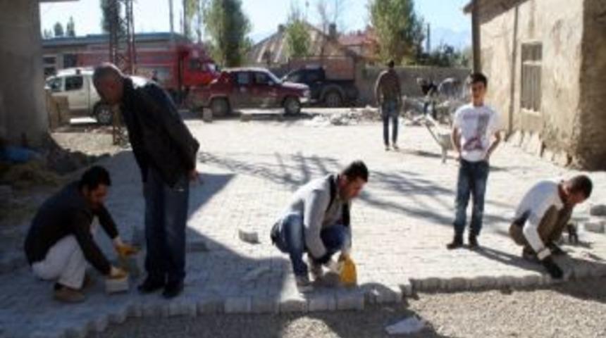 Y&uuml;ksekova Belediyesi&rsquo;nin Yol Yapım &Ccedil;alışmaları S&uuml;r&uuml;yor