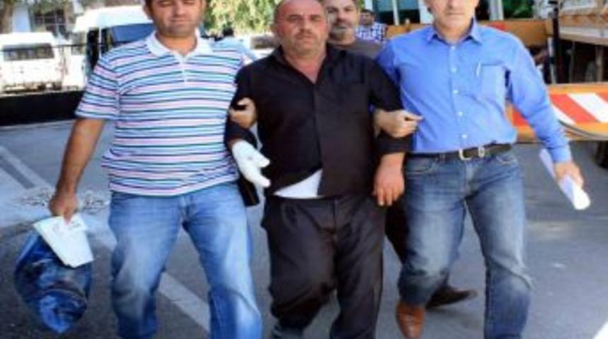 Alacaklısının Oğlunu 20 Yerinden Bı&ccedil;aklayarak &Ouml;ld&uuml;rd&uuml;