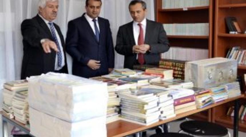 Malatya'da &Ouml;ğrencilere &Uuml;cretsiz 27 Bin Adet Kitap Dağıtılacak