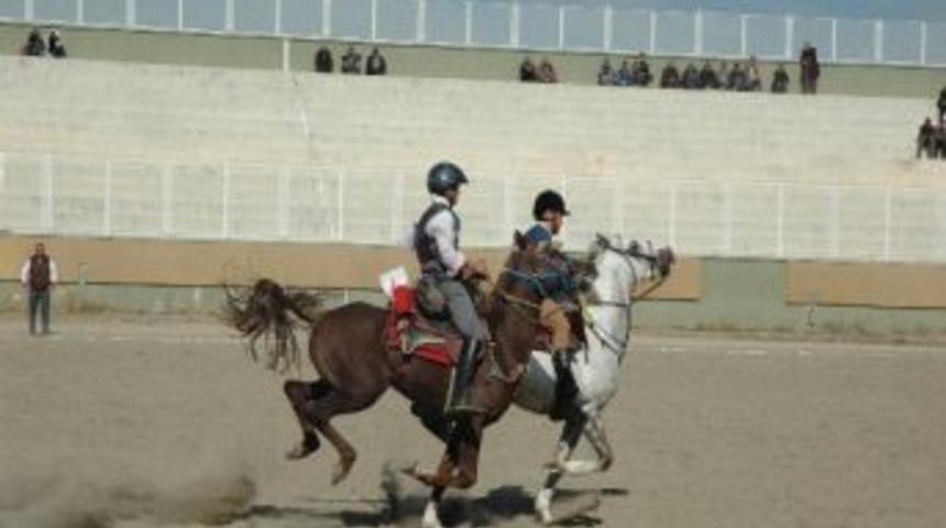 Erzurum&rsquo;da Atlı Cirit T&uuml;rkiye Şampiyonası Heyecanı S&uuml;r&uuml;yor