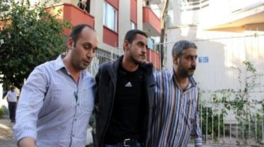 Annesinin Sevgilisini &Ouml;ld&uuml;ren Zanlı Yakalandı