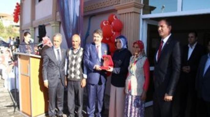 K&ouml;pr&uuml;başı Belediyesi'nin Yaptırdığı D&uuml;ğ&uuml;n Salonu Ve Konferans Salonu'na Vekilli A&ccedil;ılış
