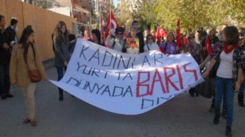 Tencere Tavalı Savaş Protestosu